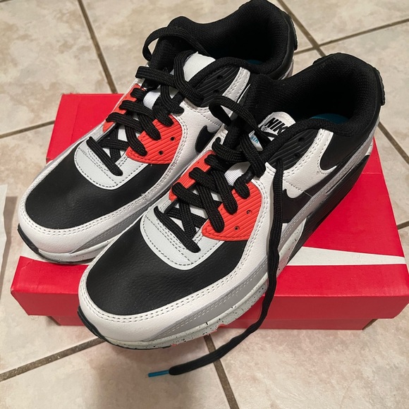 Nice NIKE Air Max shoes! - Picture 2 of 4